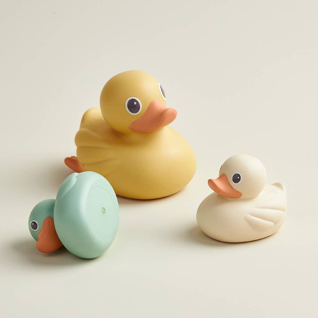 Itzy Ducky Family™ - Bath + Water Table Toys